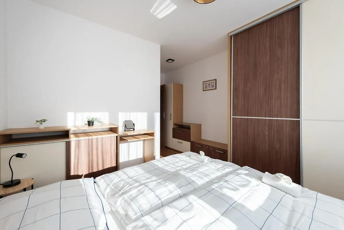 Prague Sports District 2 Bedroom Apt Czechy