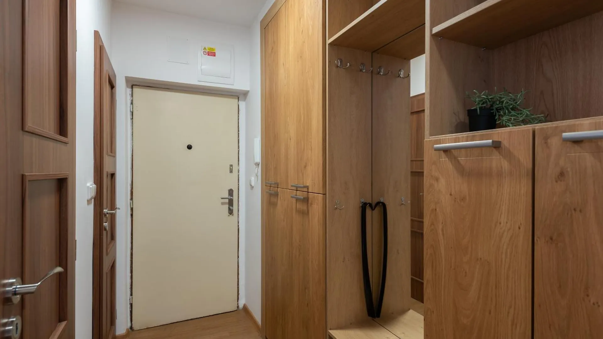 Prague Sports District 2 Bedroom Apt 捷克